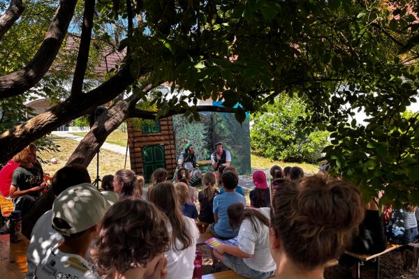 Kultúra a parkban – szabadtéri színházi élmény a táborozó gyerekeknek