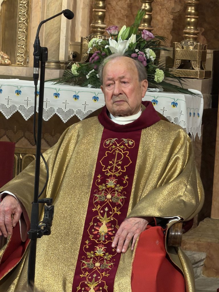 Hűség és közösség – Vasmisén köszöntöttük János atyát