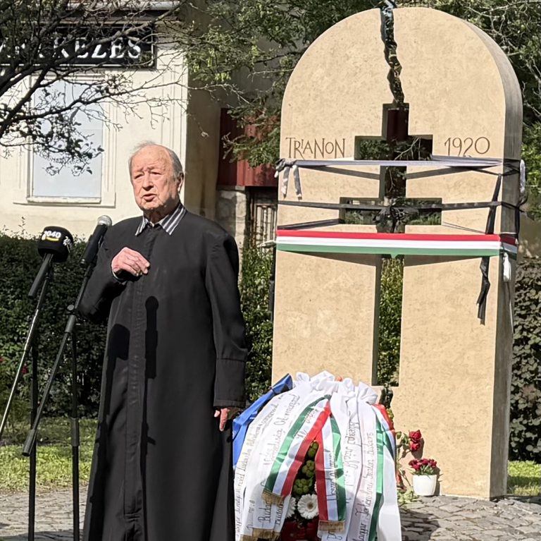 Vasárnapi vasmise: Varga János atyát 65 éve szentelték pappá