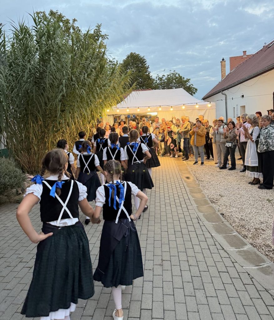 Hagyomány, közösség és jókedv - ilyen volt a VIII. Budaörsi Oktoberfest - Libelle tánccsoport